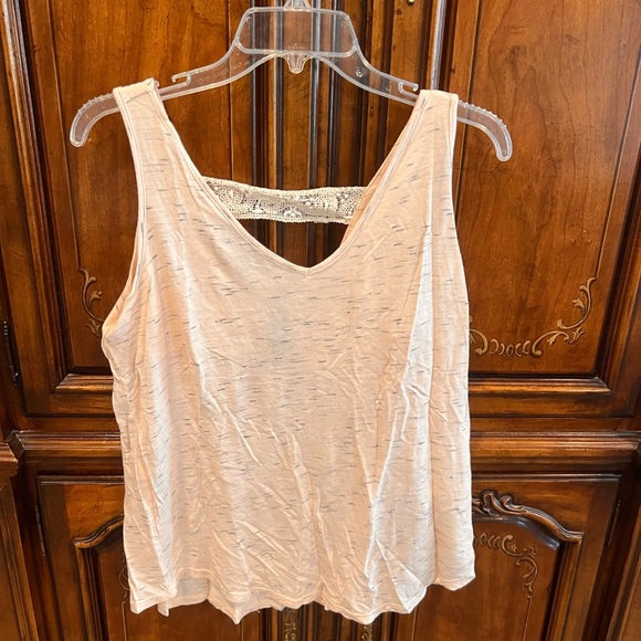 Women's Peachy Cream Sleeveless Top with lace detail Like New condition - Picture 1 of 4